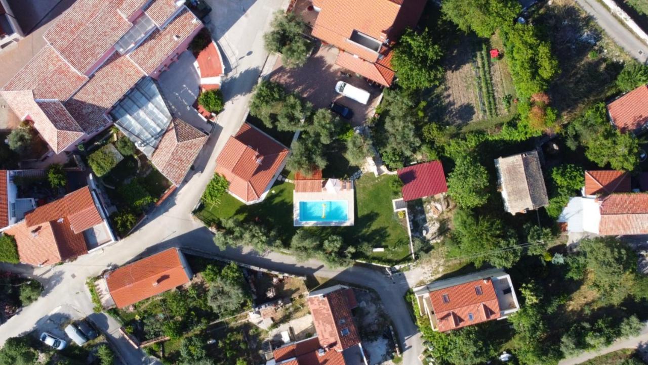 ברטוניגלה Damjanic Holiday House מראה חיצוני תמונה