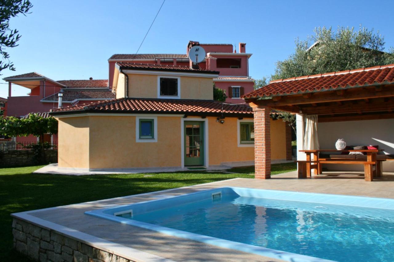 ברטוניגלה Damjanic Holiday House מראה חיצוני תמונה