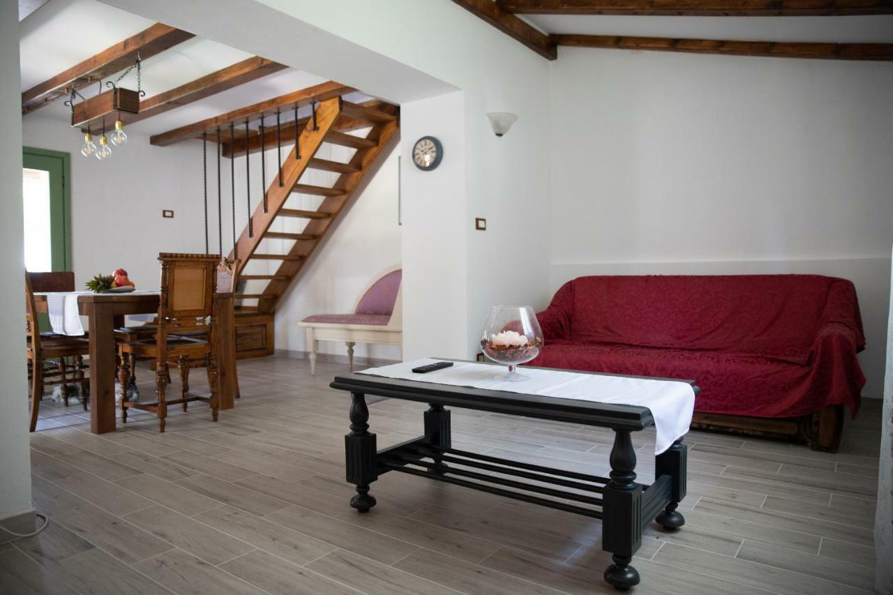 ברטוניגלה Damjanic Holiday House מראה חיצוני תמונה